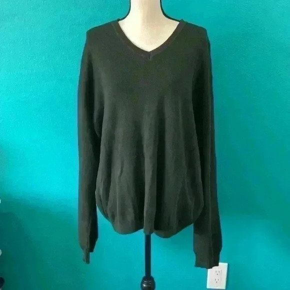 ⭐️ Van Heusen dark green vneck cotton sweater in size xl - Picture 1 of 3